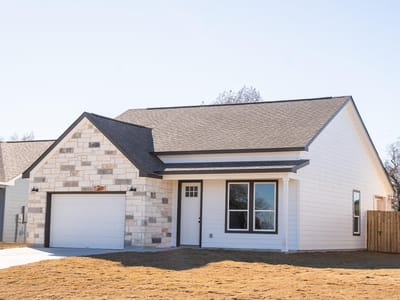 Living area at 313 String Prairie Way - 3 bed 2 bath home