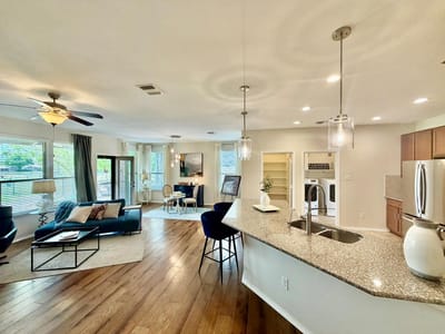 Living area at 31428 Kingsway RD - 3 bed 2 bath home