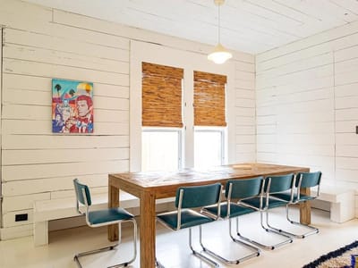 Living area at 315 E Live Oak ST - 4 bed 4 bath home