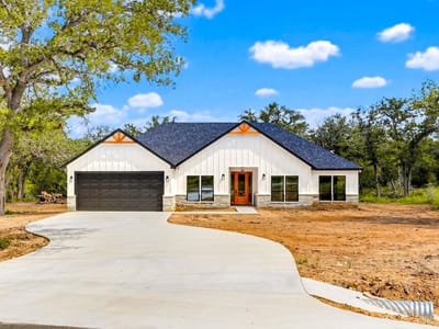 Living area at 315 Post Oak ST - 4 bed 3 bath home