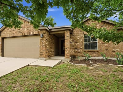 Living area at 3157 Pinecone Cv - 3 bed 2 bath home