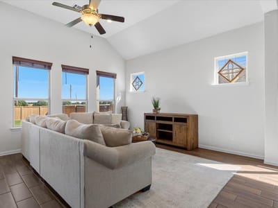 Property photo 4 at 3164 Hidalgo LOOP - 4 bed 2 bath home