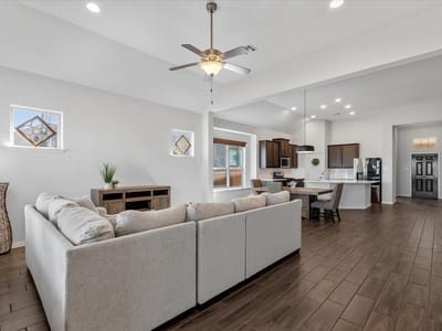 Property photo 5 at 3164 Hidalgo LOOP - 4 bed 2 bath home