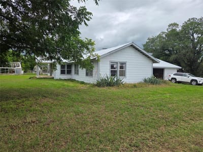 Living area at 3165 Cr 302 - 3 bed 2 bath home