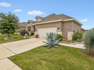 Living area at 318 Blue Oak BLVD - 3 bed 2 bath home