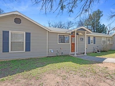 Kitchen at 318 Clear Creek Dr - 3 bed 2 bath home