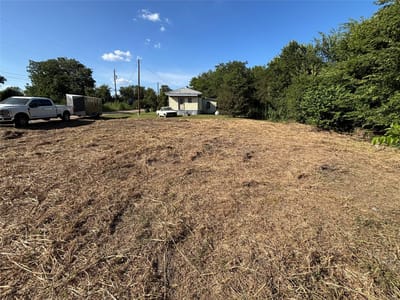 Property photo 3 at 318 N Front ST - Lholhlr-Lholhlr, Holland, TX