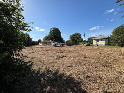 Property photo 4 at 318 N Front ST - Lholhlr-Lholhlr, Holland, TX