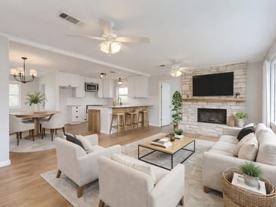 Living area at 318 S Avenue C - 4 bed 2 bath home