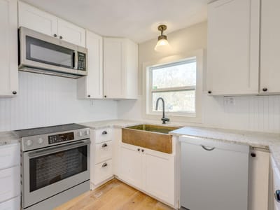 Primary bedroom at 318 S Avenue C - 4 bed 2 bath home