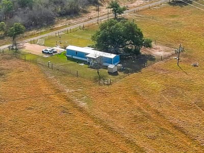 Property photo 4 at 319 R C Ln - Lockhart, TX