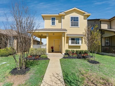 Living area at 320 Craters Of The Moon BLVD - 3 bed 2 bath home