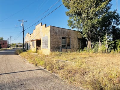 Primary bedroom at 320 S College Ave - D Monroe S A & A P, Cameron, TX