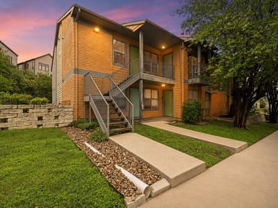 Living area at 3204 Menchaca Rd Unit #303 - 1 bed 1 bath home