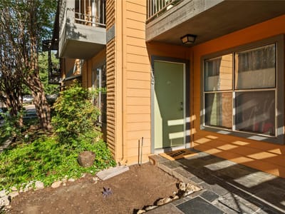 Living area at 3204 Menchaca Rd Unit #305 - 1 bed 1 bath home