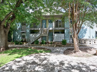 Living area at 3204 Menchaca RD Unit #704 - 1 bed 1 bath home