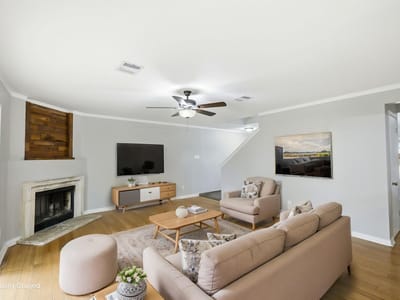 Living area at 3206 Settlement DR - 3 bed 2 bath home