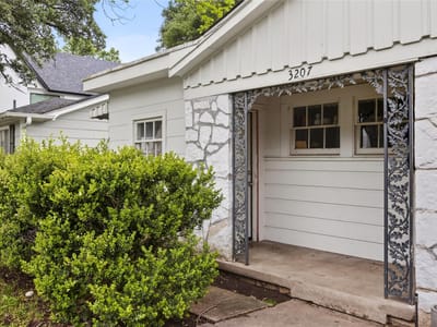 Living area at 3207 Bridle PATH - 3 bed 1 bath home