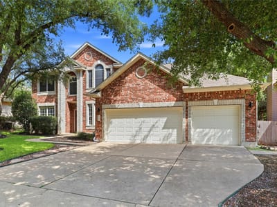Living area at 3207 Misty Oaks WAY - 4 bed 2 bath home