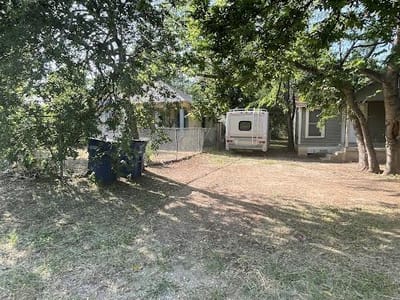 Living area at 3208 E 16th ST - 1 bed 1 bath home