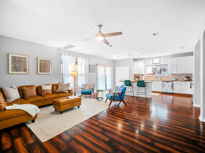 Property photo 3 at 321 Angel Oak ST - 6 bed 2 bath home