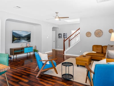 Property photo 4 at 321 Angel Oak ST - 6 bed 2 bath home
