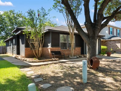 Property photo 2 at 3213 Crownover ST - 4 bed 2 bath home
