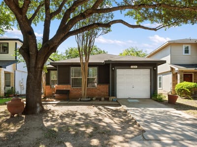 Property photo 3 at 3213 Crownover ST - 4 bed 2 bath home