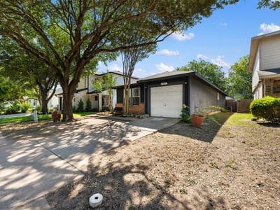 Property photo 4 at 3213 Crownover ST - 4 bed 2 bath home
