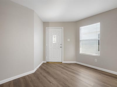Property photo 5 at 3213 Crownover ST - 4 bed 2 bath home