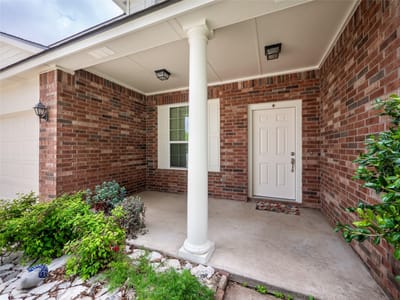 Living area at 3213 Foothills TRL - 3 bed 2 bath home