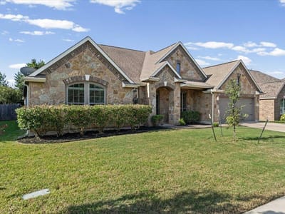 Living area at 3217 Falconers WAY - 4 bed 3 bath home