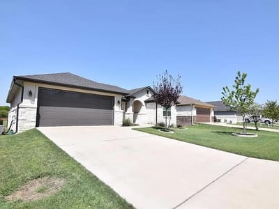 Property photo 2 at 325 OW Lowrey DR - 3 bed 2 bath home