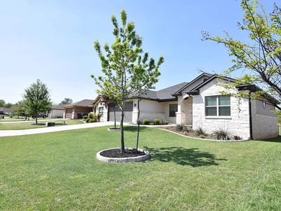 Property photo 3 at 325 OW Lowrey DR - 3 bed 2 bath home