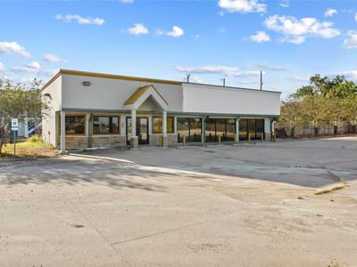 Primary bedroom at 3250 E Austin St - Giddings, TX