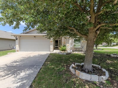 Living area at 327 Comal RUN - 4 bed 2 bath home