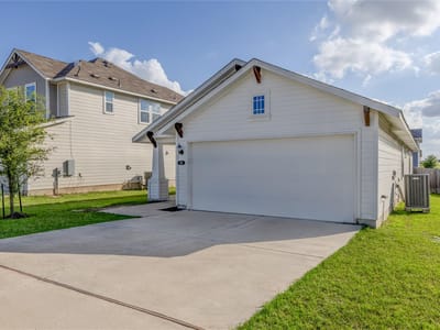 Living area at 328 Black Opal DR - 3 bed 2 bath home