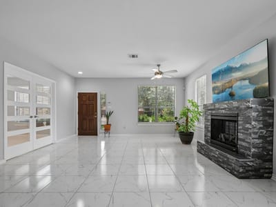 Property photo 4 at 329 Island Oak DR - 4 bed 2 bath home