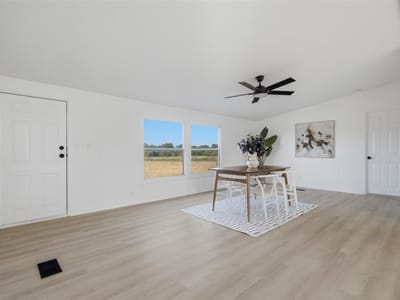 Living area at 3299 Dale LN - 4 bed 2 bath home