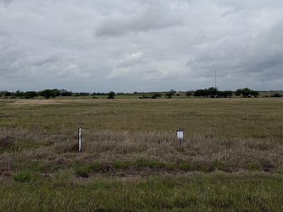 Property photo 4 at 330 Airfield RD - Fentress Airpark Community, Fentress, TX