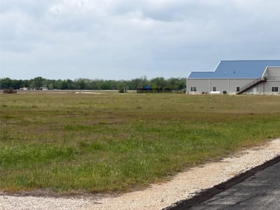 Property photo 5 at 330 Airfield RD - Fentress Airpark Community, Fentress, TX