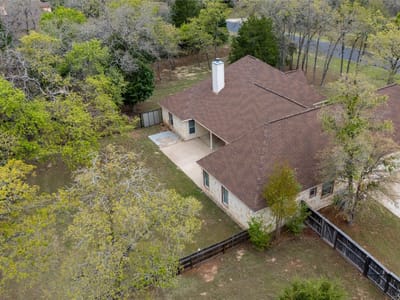 Living area at 330 Arbors CIR - 5 bed 3 bath home