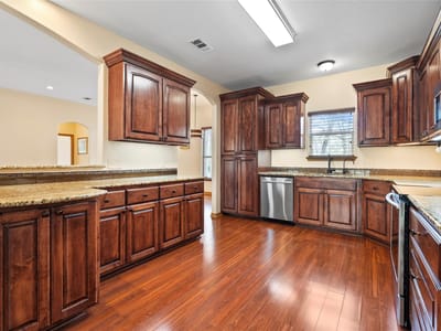 Primary bedroom at 330 Arbors CIR - 5 bed 3 bath home