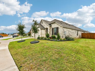 Photo 5 of 40 at 330 Bay Breeze DR - 4 bed 2 bath home