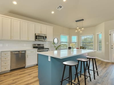 Property photo 3 at 330 Southwind RD - 3 bed 2 bath home