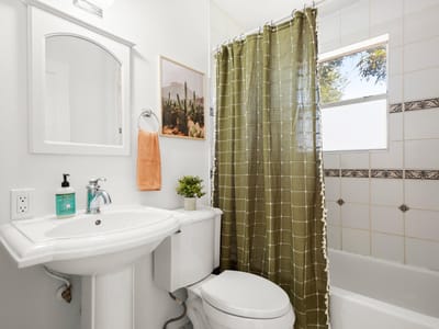 Property photo 4 at 3301 Robinson Ave - 2 bed 1 bath home