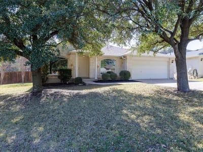 Living area at 3301 Spumanti LN - 3 bed 2 bath home