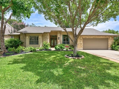 Living area at 3302 Big Bend DR - 4 bed 3 bath home