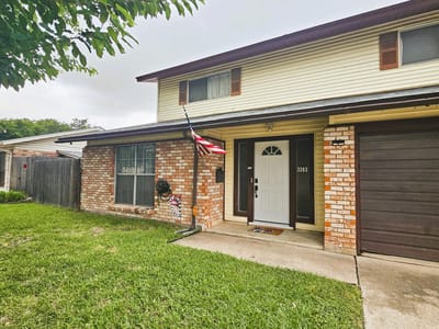 Living area at 3303 Lake Charles Ave - 4 bed 2 bath home