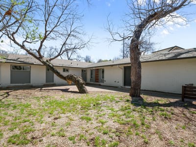 Living area at 3305 Santa Monica Dr - 3 bed 2 bath home